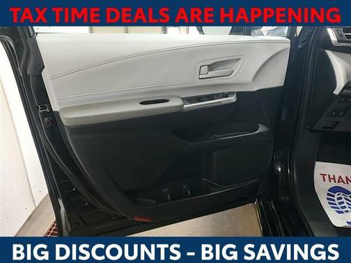 2025 Toyota Sienna LE