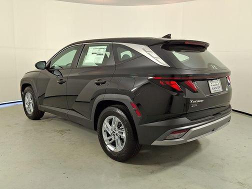 Phantom Black 2026 Hyundai TUCSON SE