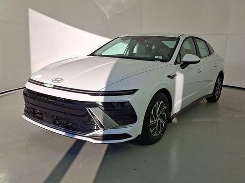2026 Hyundai SONATA Hybrid Base