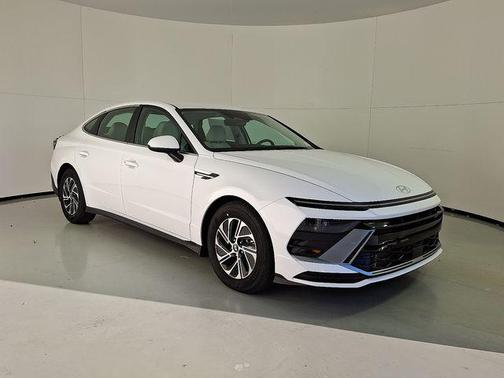2026 Hyundai SONATA Hybrid Base