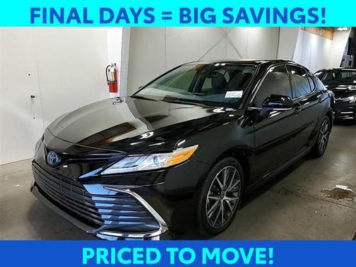 2022 Toyota Camry Hybrid XLE