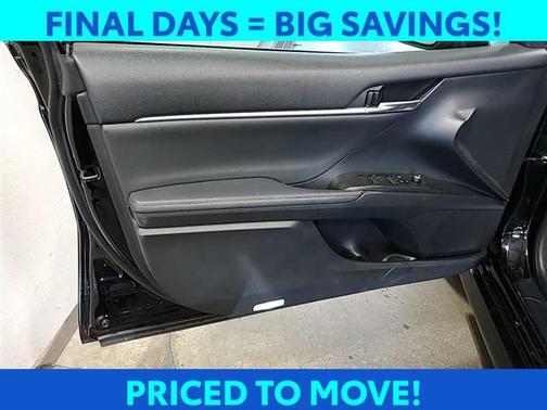 2022 Toyota Camry Hybrid XLE