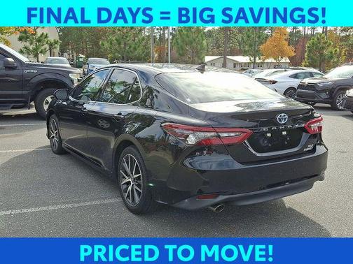 2022 Toyota Camry Hybrid XLE