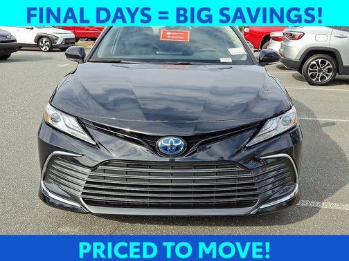 2022 Toyota Camry Hybrid XLE