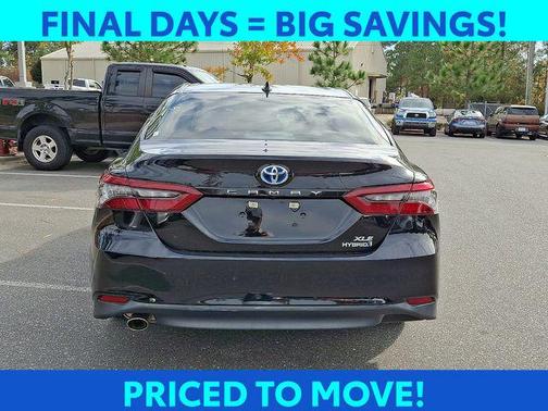 2022 Toyota Camry Hybrid XLE