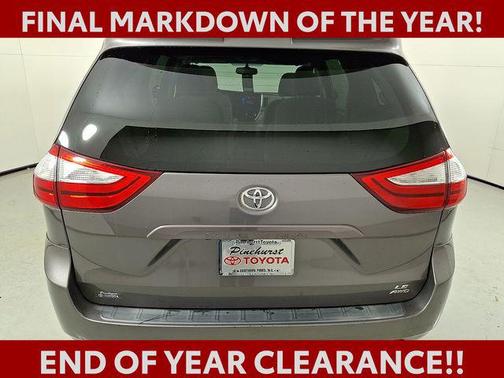 2017 Toyota Sienna LE