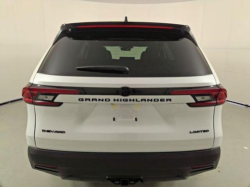 Wind Chill Pearl 2026 Toyota Highlander Hybrid Base