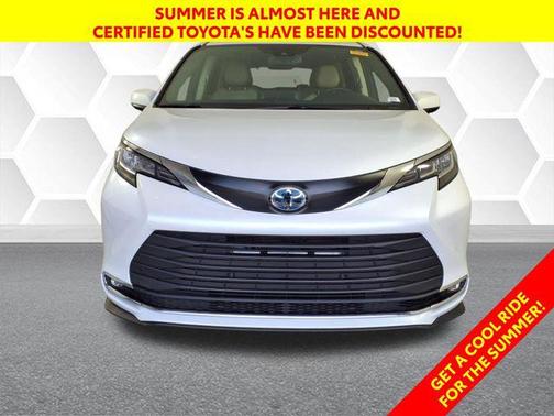 2022 Toyota Sienna XLE 8 Passenger