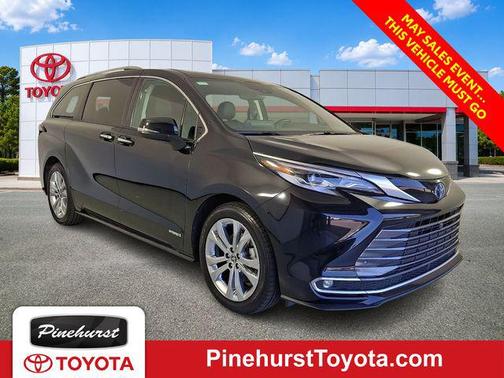 Midnight Black Metallic 2021 Toyota Sienna Platinum 7 Passenger