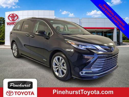 Midnight Black Metallic 2021 Toyota Sienna Platinum 7 Passenger
