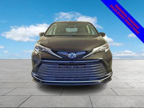 Midnight Black Metallic 2021 Toyota Sienna Platinum 7 Passenger