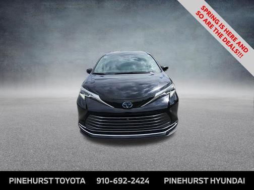 Midnight Black Metallic 2021 Toyota Sienna Platinum 7 Passenger