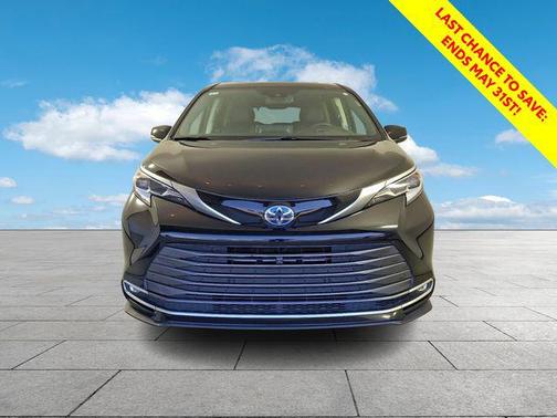 Midnight Black Metallic 2021 Toyota Sienna Platinum 7 Passenger