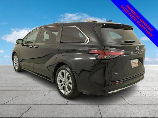 Midnight Black Metallic 2021 Toyota Sienna Platinum 7 Passenger