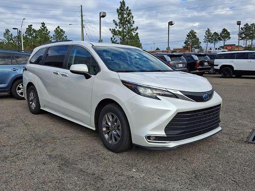 2024 Toyota Sienna XLE