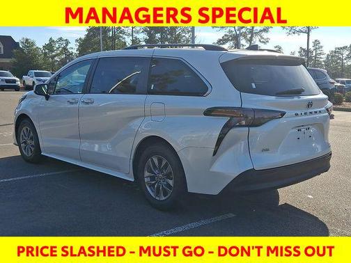 2024 Toyota Sienna XLE