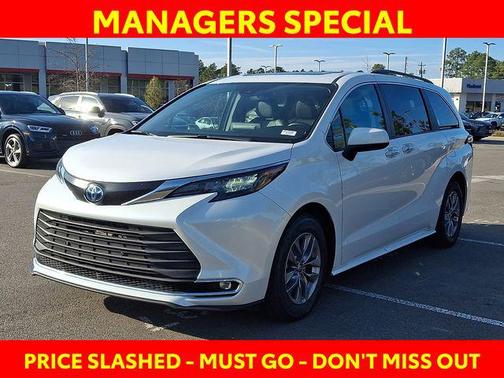 2024 Toyota Sienna XLE