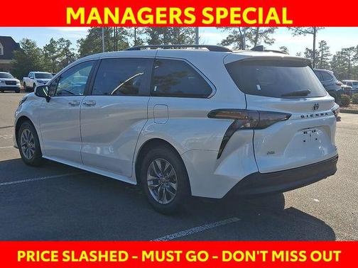 2024 Toyota Sienna XLE
