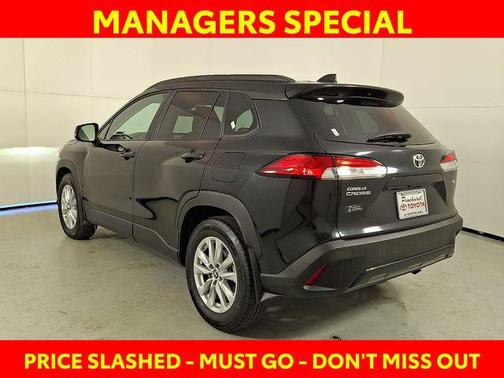 2024 Toyota Corolla Cross LE