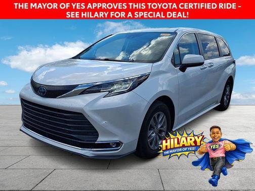 Pearl 2023 Toyota Sienna XLE