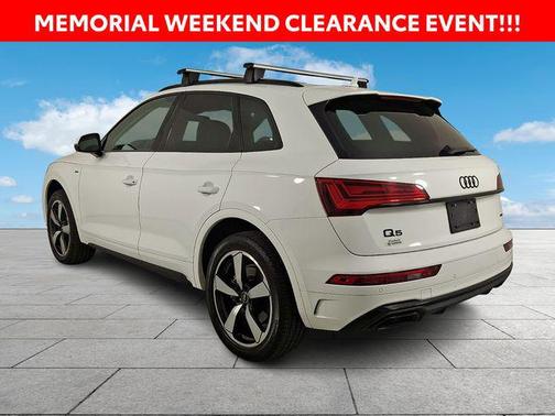 Ibis White 2023 Audi Q5 45 S line Premium Plus