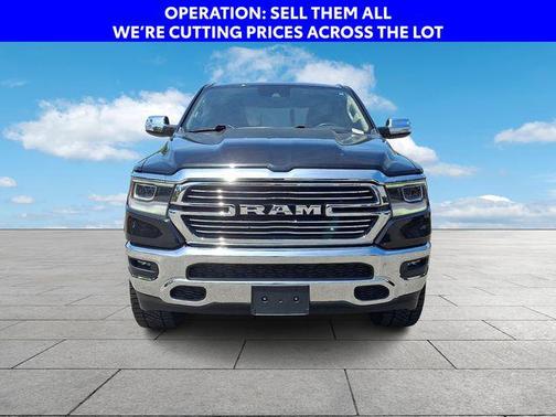 Diamond Black Crystal Pearlcoat 2021 RAM 1500 Laramie