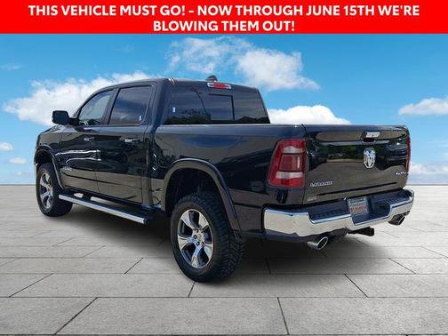 Diamond Black Crystal Pearlcoat 2021 RAM 1500 Laramie