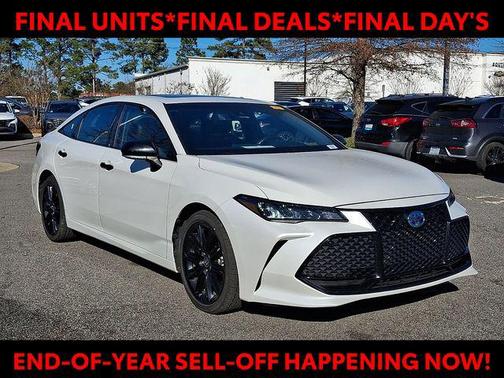 2022 Toyota Avalon Hybrid XSE