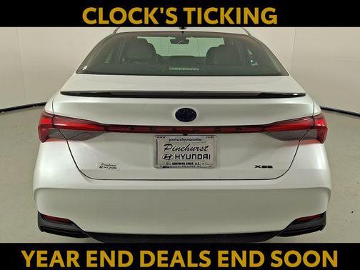 2022 Toyota Avalon Hybrid XSE