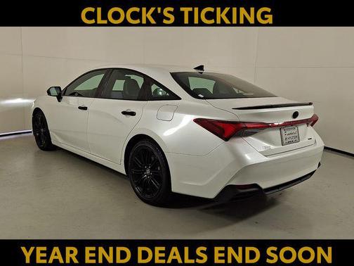 2022 Toyota Avalon Hybrid XSE