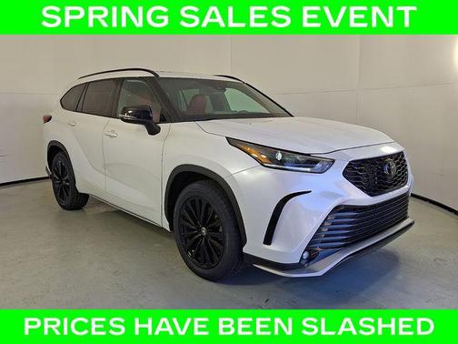 White 2024 Toyota Highlander XSE