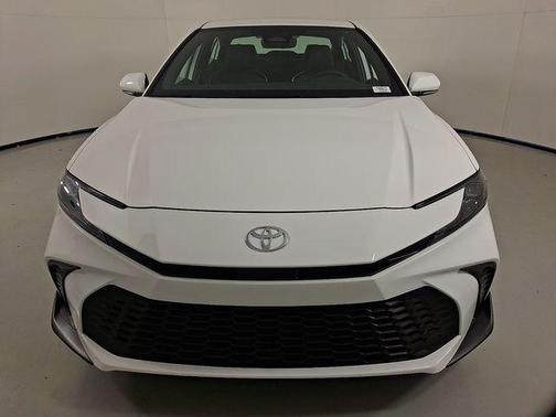 Ice Cap 2026 Toyota Camry SE