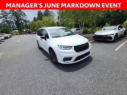 Bright White Clearcoat 2024 Chrysler Pacifica Touring L