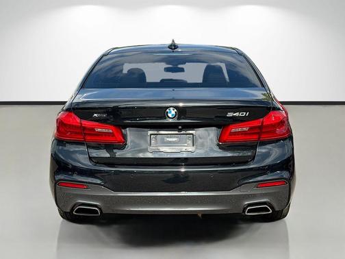 Black Sapphire Metallic 2020 BMW 540 i xDrive