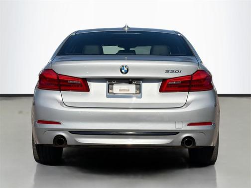 2019 BMW 530 i