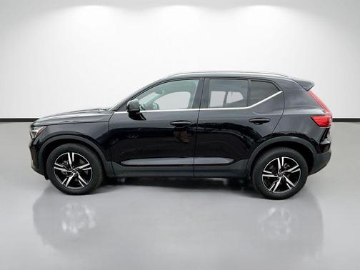 Onyx Black Metallic 2023 Volvo XC40 B5 Plus Bright Theme