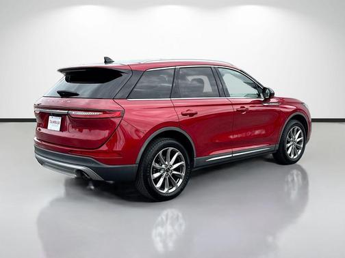Red Carpet 2020 Lincoln Corsair Standard