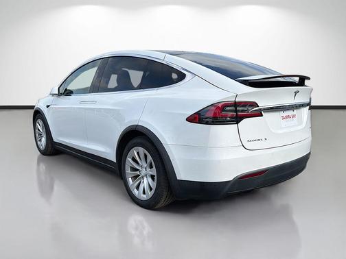 Pearl White Multi 2018 Tesla Model X 75D