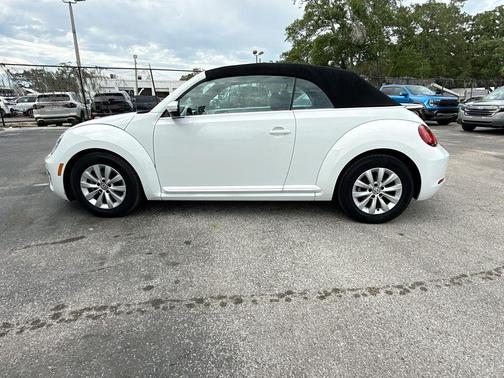 Pure White w/ Black Top 2019 Volkswagen Beetle 2.0T S