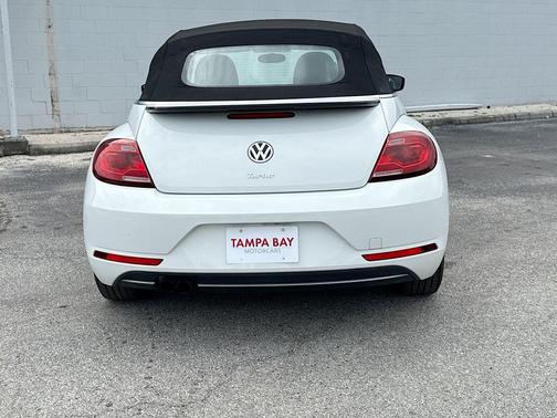 Pure White w/ Black Top 2019 Volkswagen Beetle 2.0T S