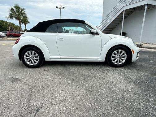 Pure White w/ Black Top 2019 Volkswagen Beetle 2.0T S