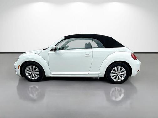 Pure White w/ Black Top 2019 Volkswagen Beetle 2.0T S