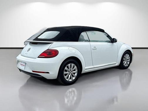 Pure White w/ Black Top 2019 Volkswagen Beetle 2.0T S