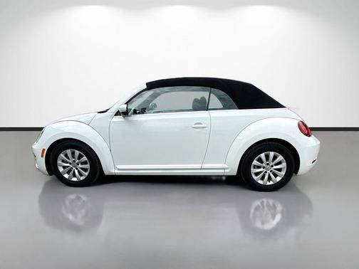 Pure White w/ Black Top 2019 Volkswagen Beetle 2.0T S