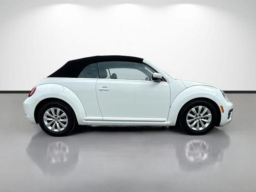 Pure White w/ Black Top 2019 Volkswagen Beetle 2.0T S
