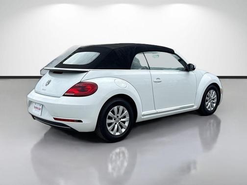 Pure White w/ Black Top 2019 Volkswagen Beetle 2.0T S