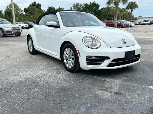 Pure White w/ Black Top 2019 Volkswagen Beetle 2.0T S