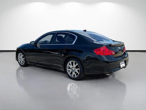 Black Obsidian 2011 INFINITI G37 Journey