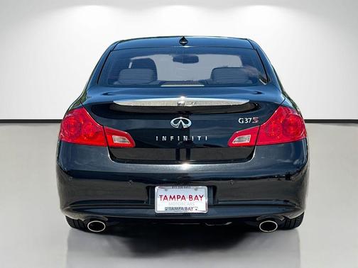 Black Obsidian 2011 INFINITI G37 Journey