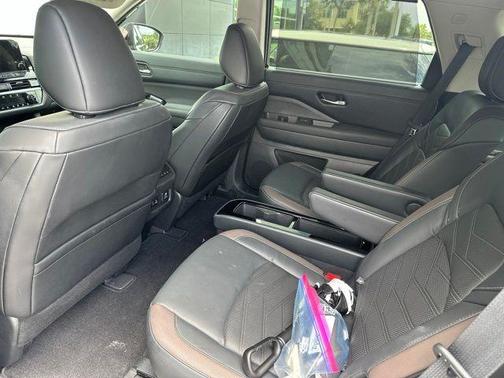 Black 2022 Nissan Pathfinder Platinum